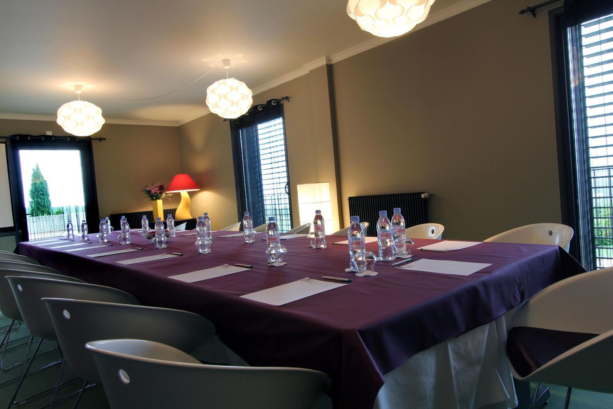 Hotel Restaurant La Montagne De Brancion Martailly-lès-Brancion 사업 사진